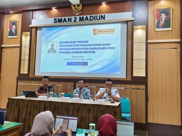 Memanfaatkan Masa Libur Sekolah, SMAN 2 Madiun Gelar Kegiatan Peningkatan Kompetensi Guru